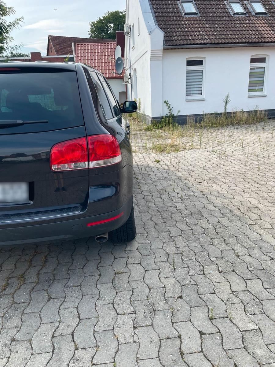 Volkswagen Touareg 2006 — rear view