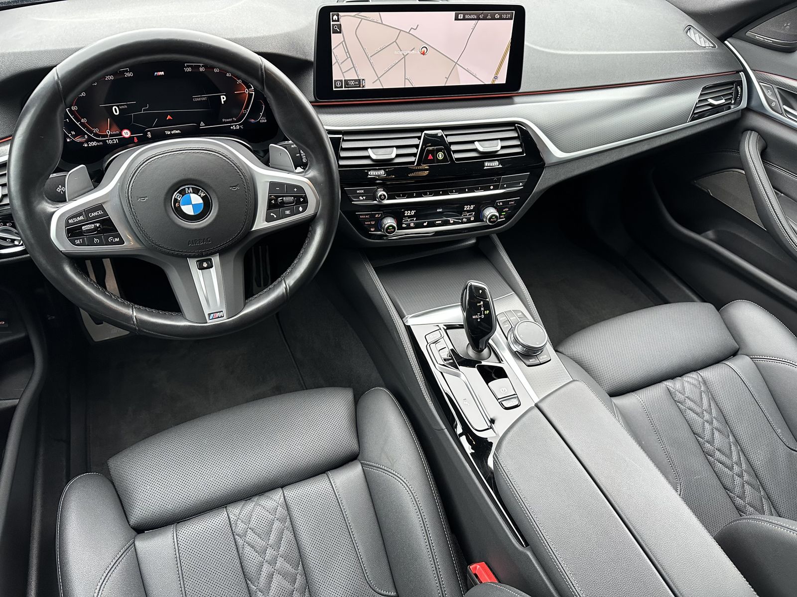 Fahrzeugabbildung BMW 530i Touring M-Sport NAV+LED+AHK+KAM+H&K+20ZO+VC