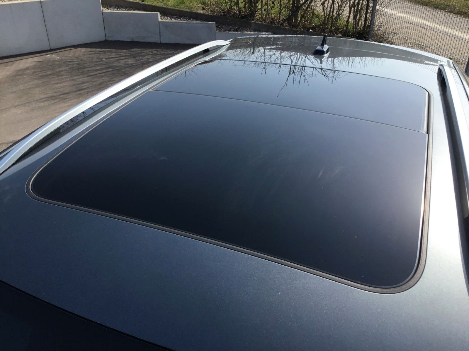 Fahrzeugabbildung Volkswagen T-Roc 1.5 TSI DSG Style+AHK+MatrixLED+ACC+Pano