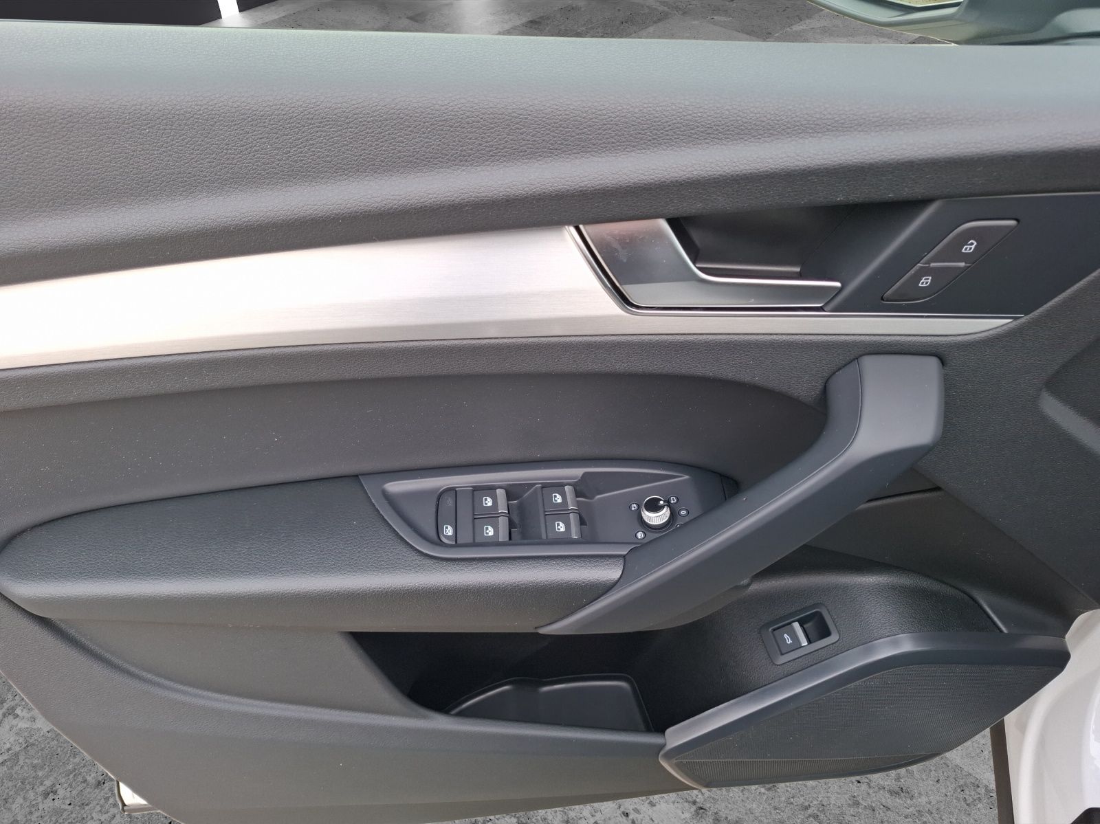 Fahrzeugabbildung Audi Q5 40 TDI quattro S-line S-tronic STH Matrix AHK