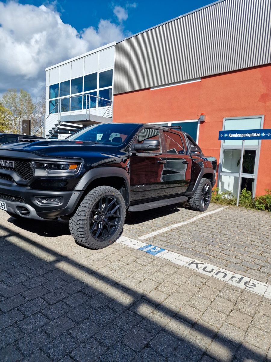 Fahrzeugabbildung Dodge RAM 1500 TRX 6.2 V8 *KOMPR."V-Max"24 Zoll*Bügel