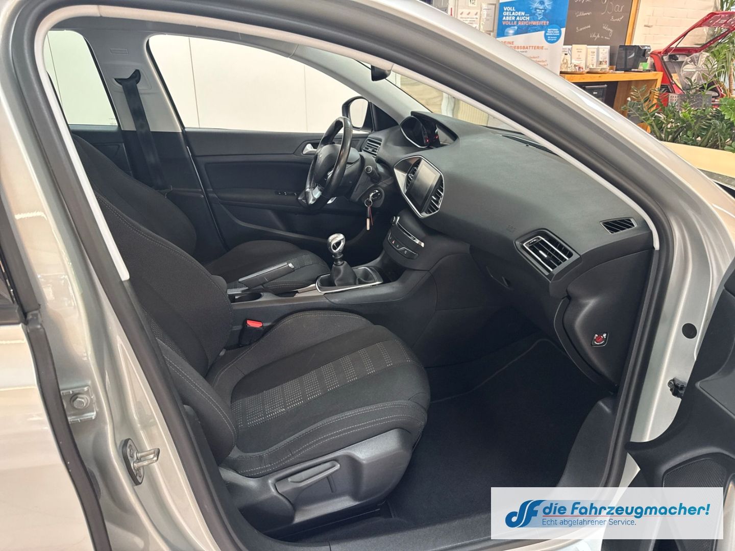 Fahrzeugabbildung Peugeot 308 SW Business-Line 1.6 BlueHDi 120 FAP 2-Zonen