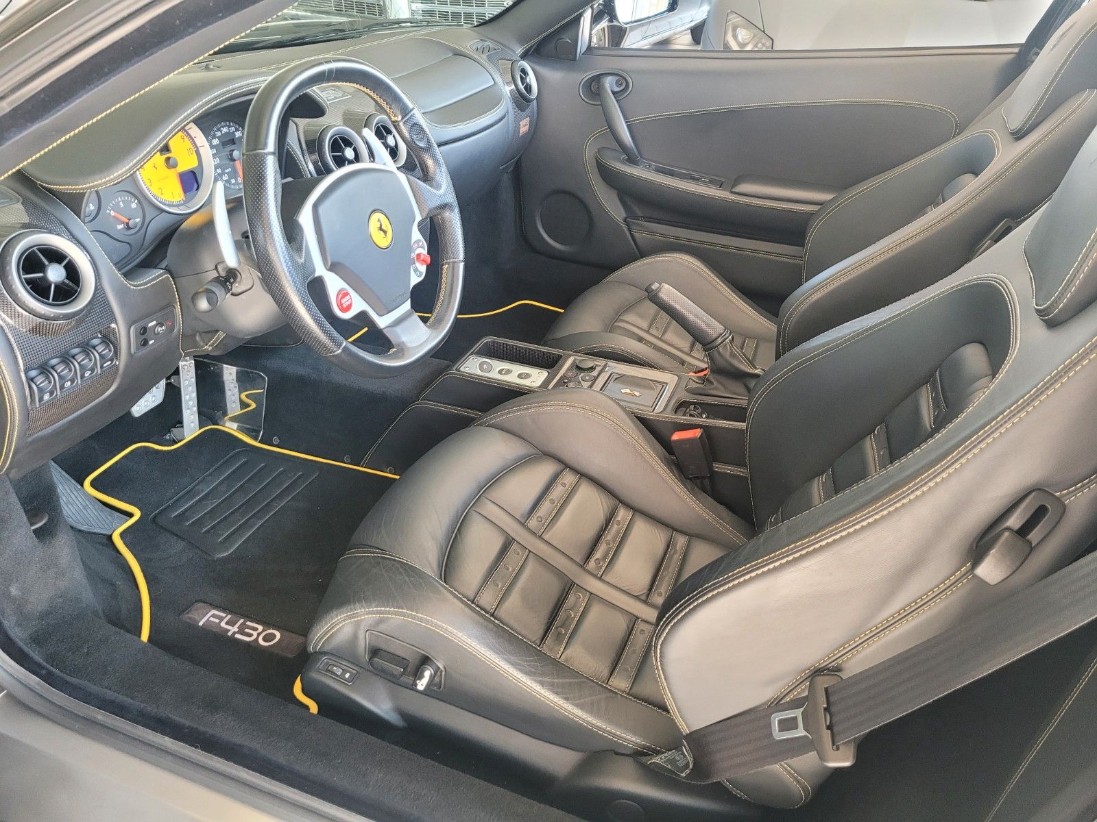 Fahrzeugabbildung Ferrari F430 Spider F1/Keramik/Ferrari SH lückenlos
