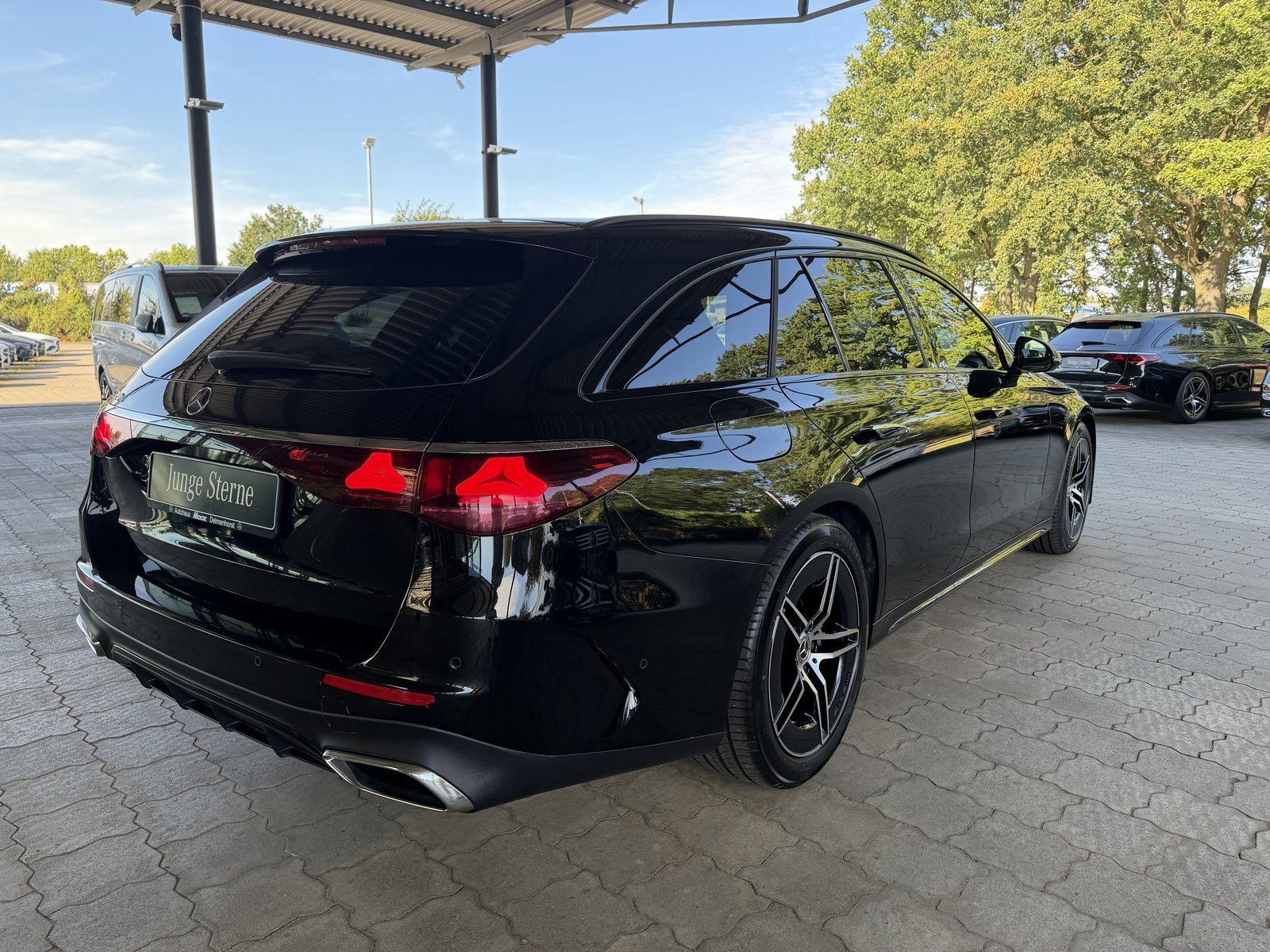 Mercedes-Benz E 220 d T-Modell AMG Night AHK Panorama Distroni imagem 2