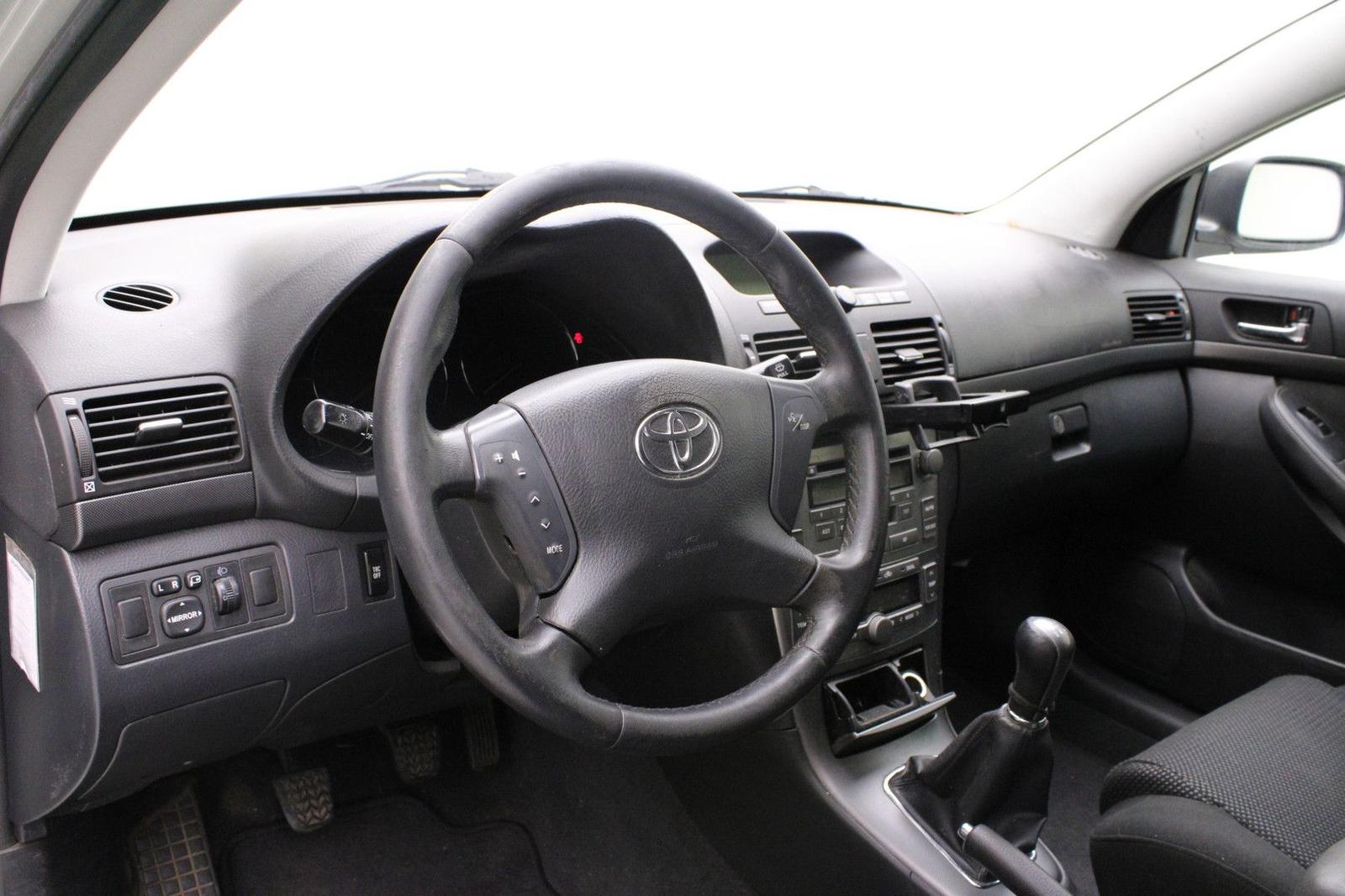 Toyota Avensis 2005 — фото 13