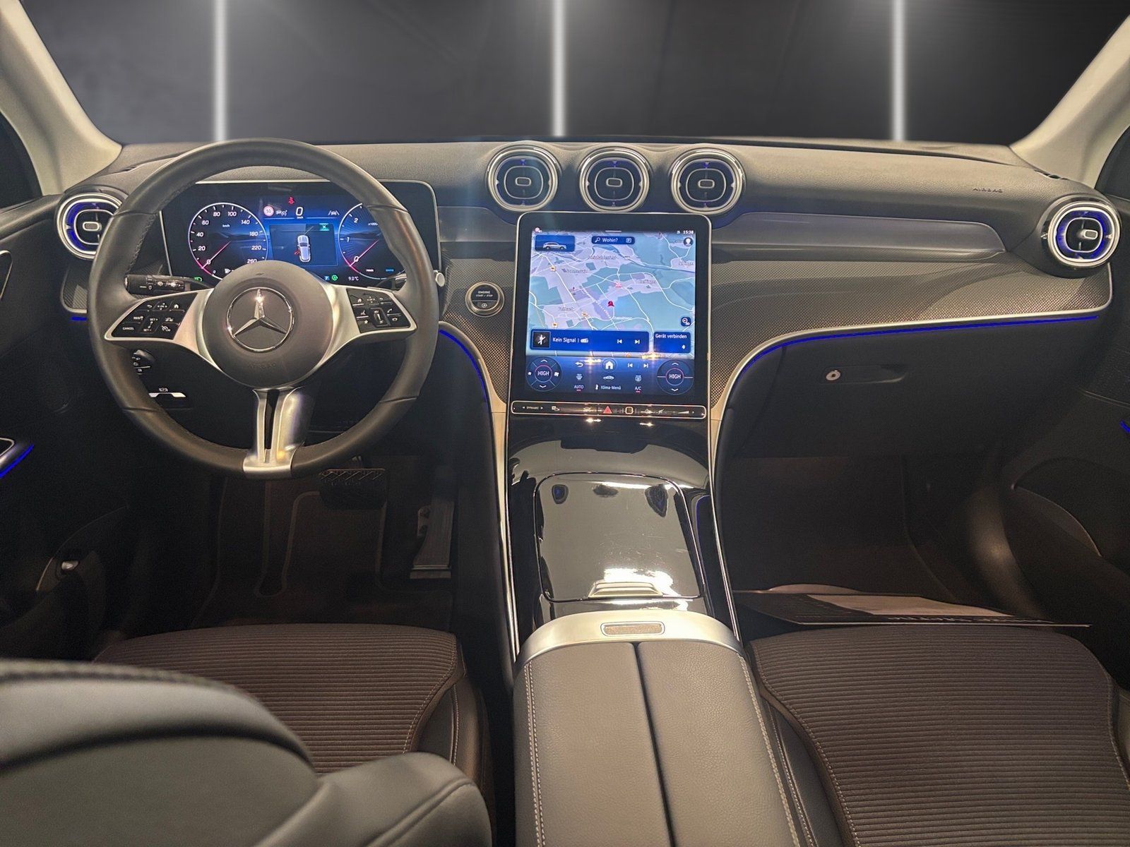 Fahrzeugabbildung Mercedes-Benz GLC 220 d 4M Avantgarde*AHK*Pano*360°*Distr*Totw