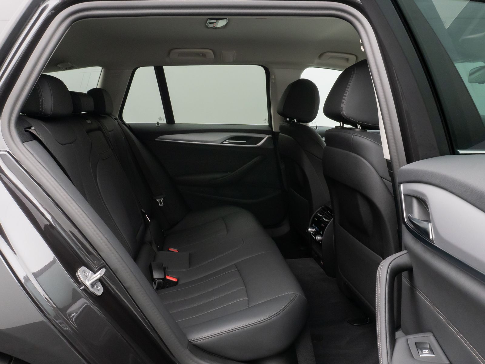 Fahrzeugabbildung BMW 520d Kamera DAB 4xKlima AHK Alarm Leder Sport