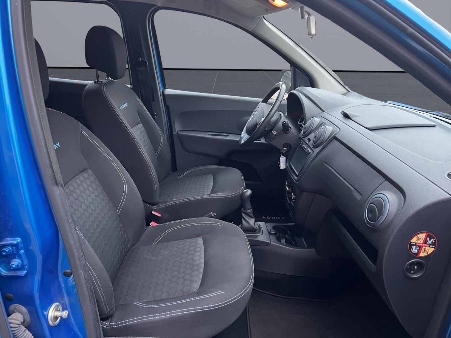 Fahrzeugabbildung Dacia Lodgy Stepway 1.2 TCe 115 Allwetterreifen SHZ Rü