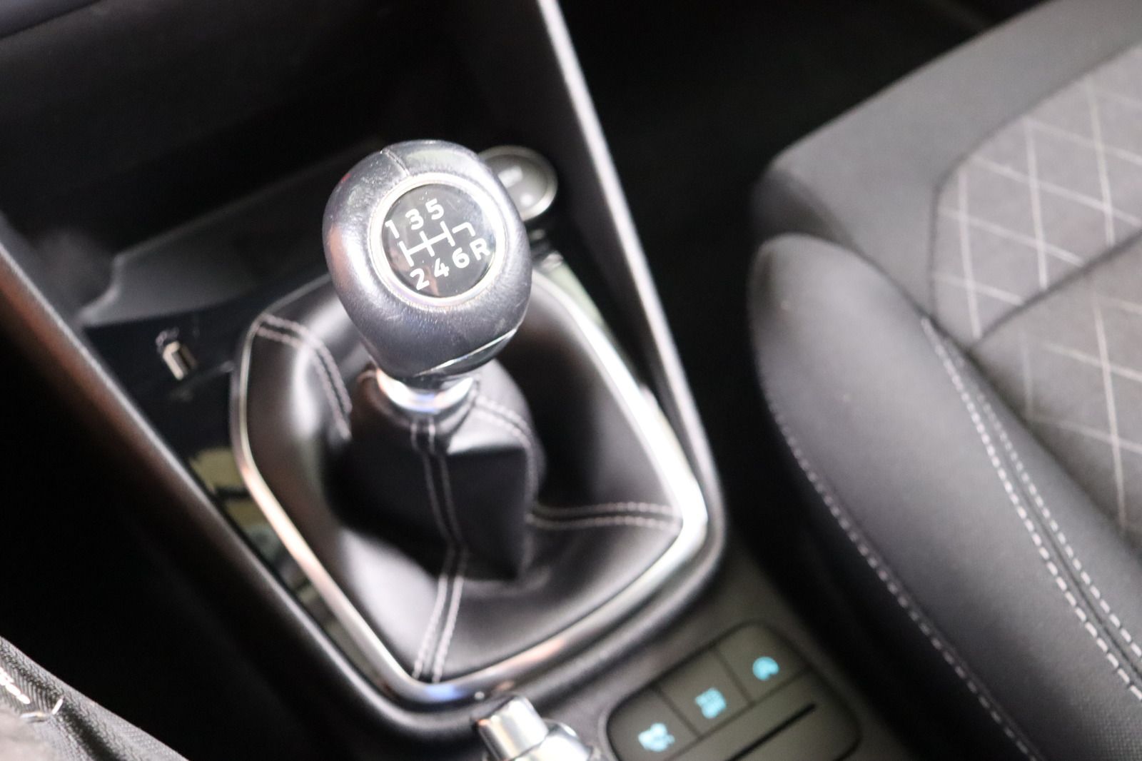 Fahrzeugabbildung Ford Fiesta 1.0 l Active * Klima * SHZ * PDC