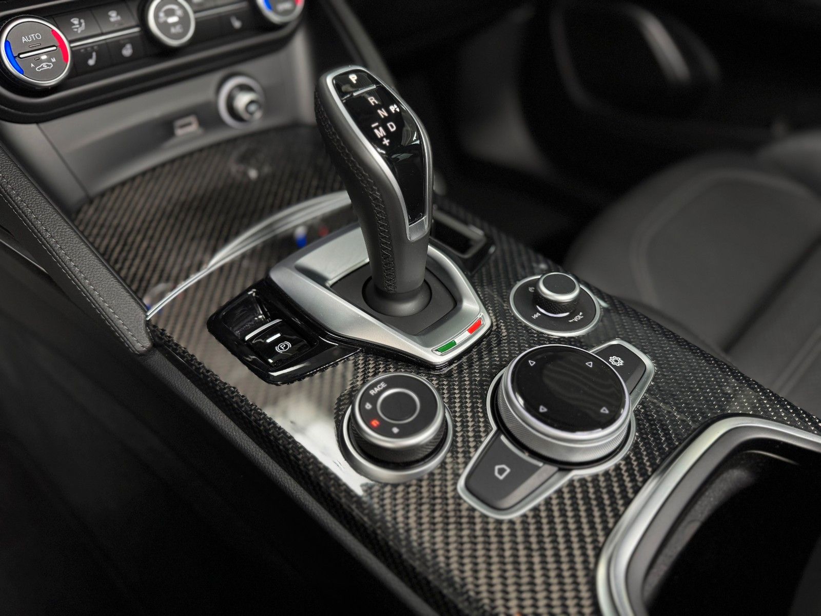 Fahrzeugabbildung Alfa Romeo Quadrifoglio Q4 ACC VOLL Pano Garantie