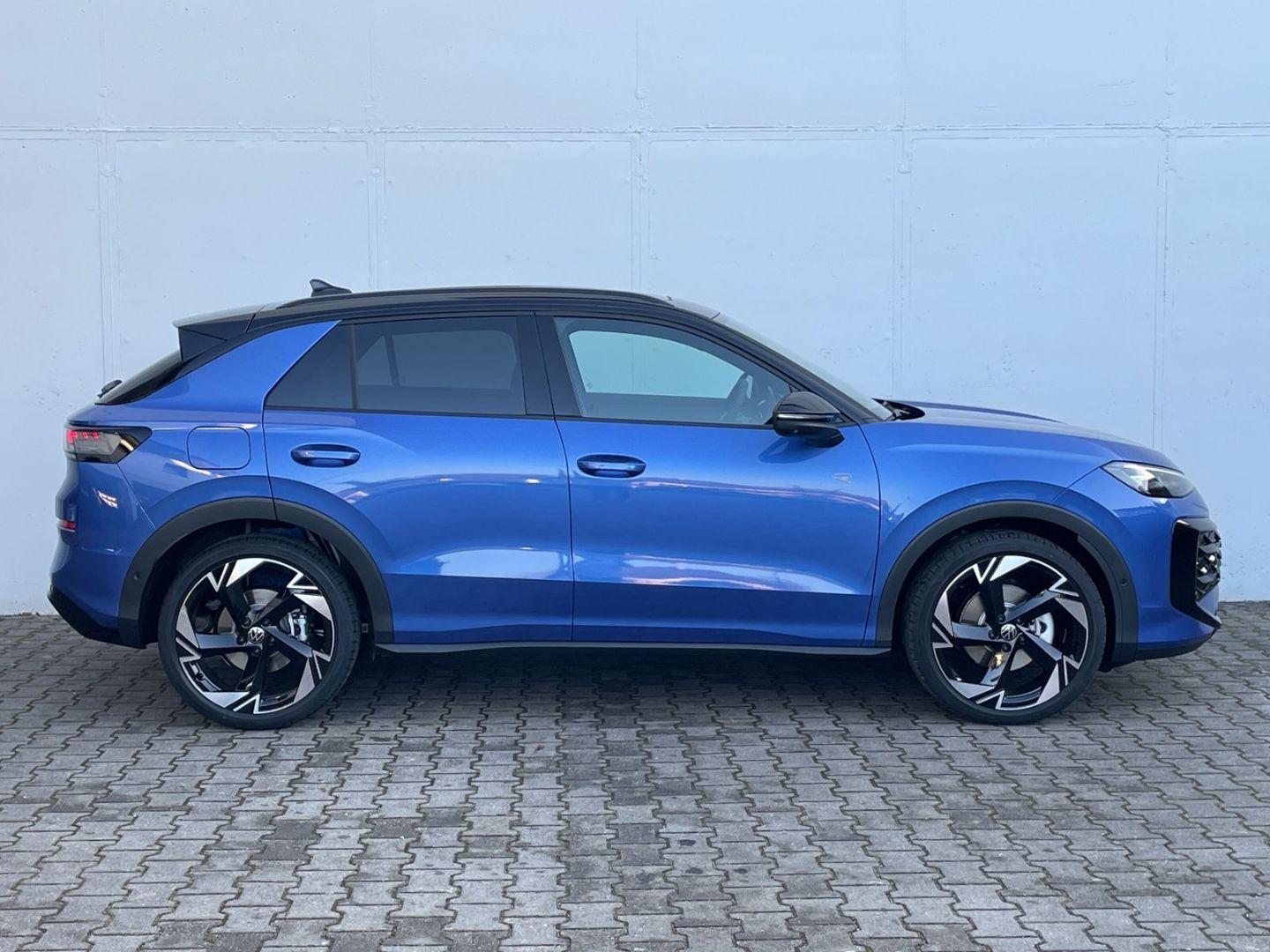 T-Roc R-Line 1.5 eTSI IQ.LIGHT/HUD/AHK/Pano/H&K 