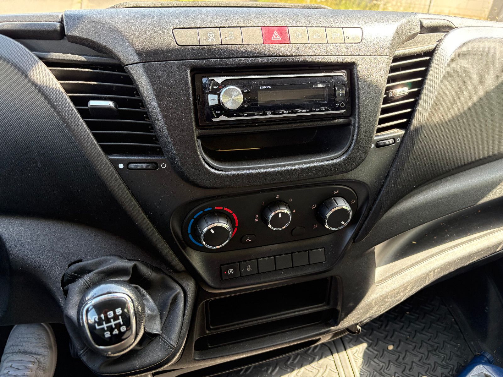 Fahrzeugabbildung Iveco Daily Kasten HKa 35 C ... V Radstand 4100/3-SITZ