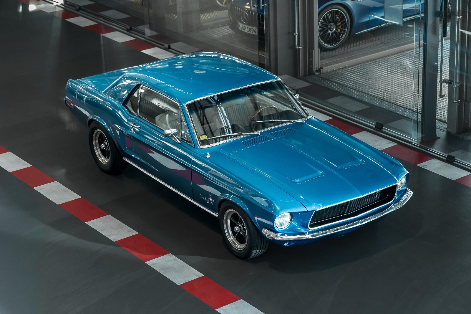 Ford V8 Coupé Edelbrock Motor,