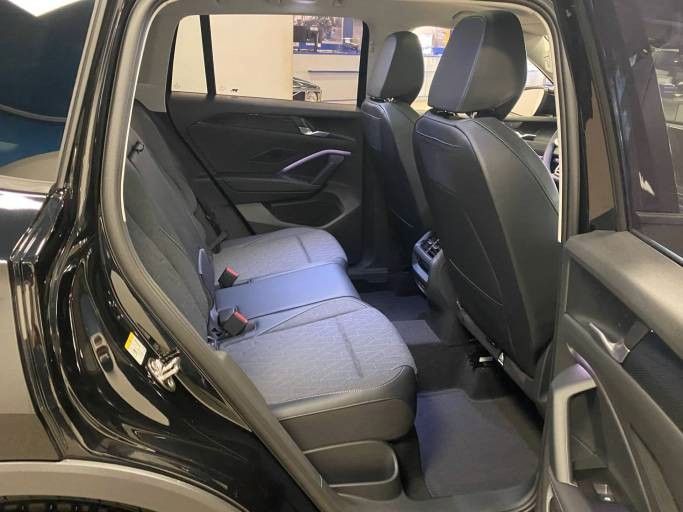 Fahrzeugabbildung Volkswagen Tiguan 1.5 eTSI OPF DSG+AHK + NAVI+PARKASSISTENT