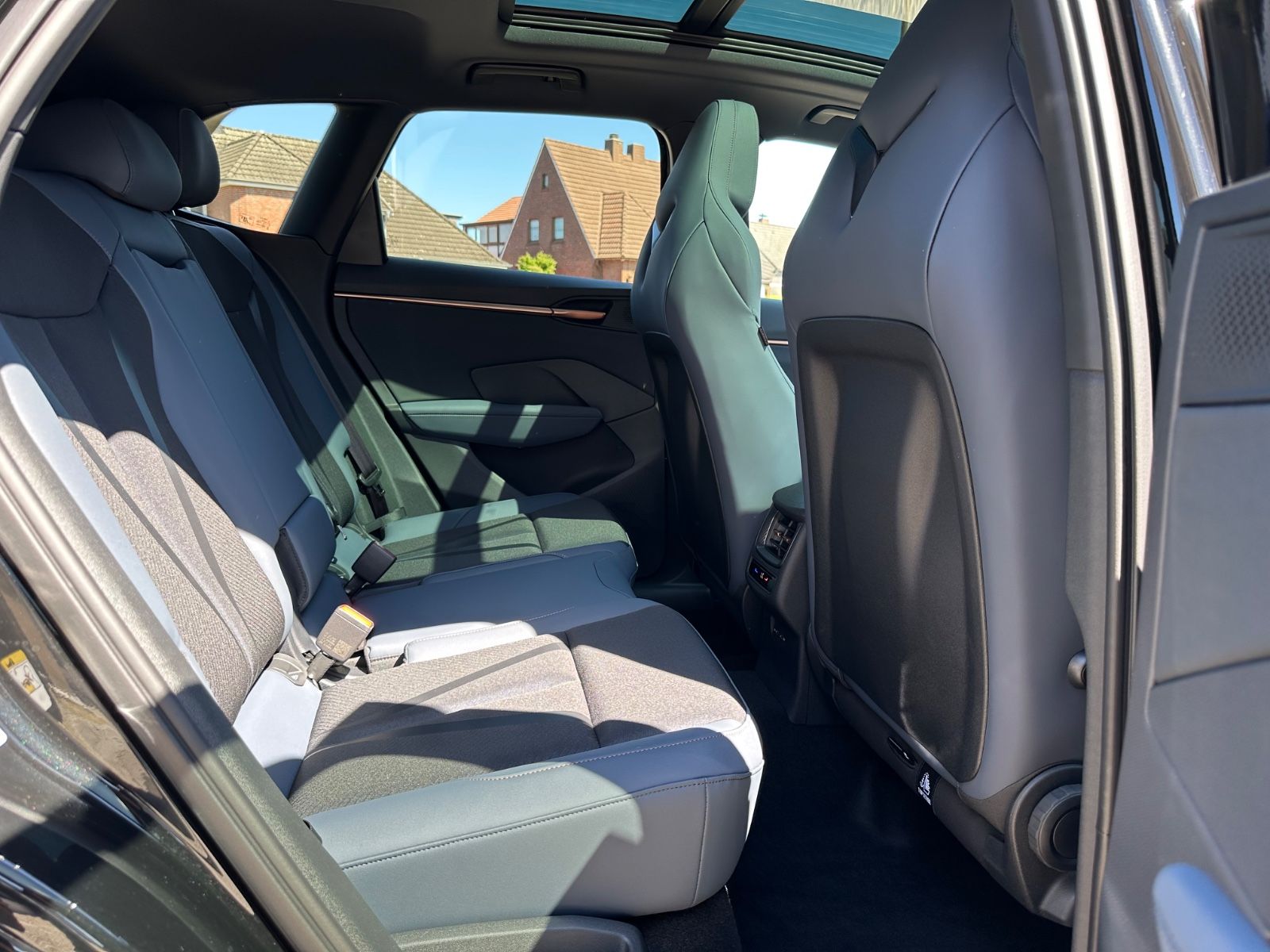 Fahrzeugabbildung CUPRA Terramar 1.5 eTSI DSG Navi/Pano/ACC/LED/AHK/GJR