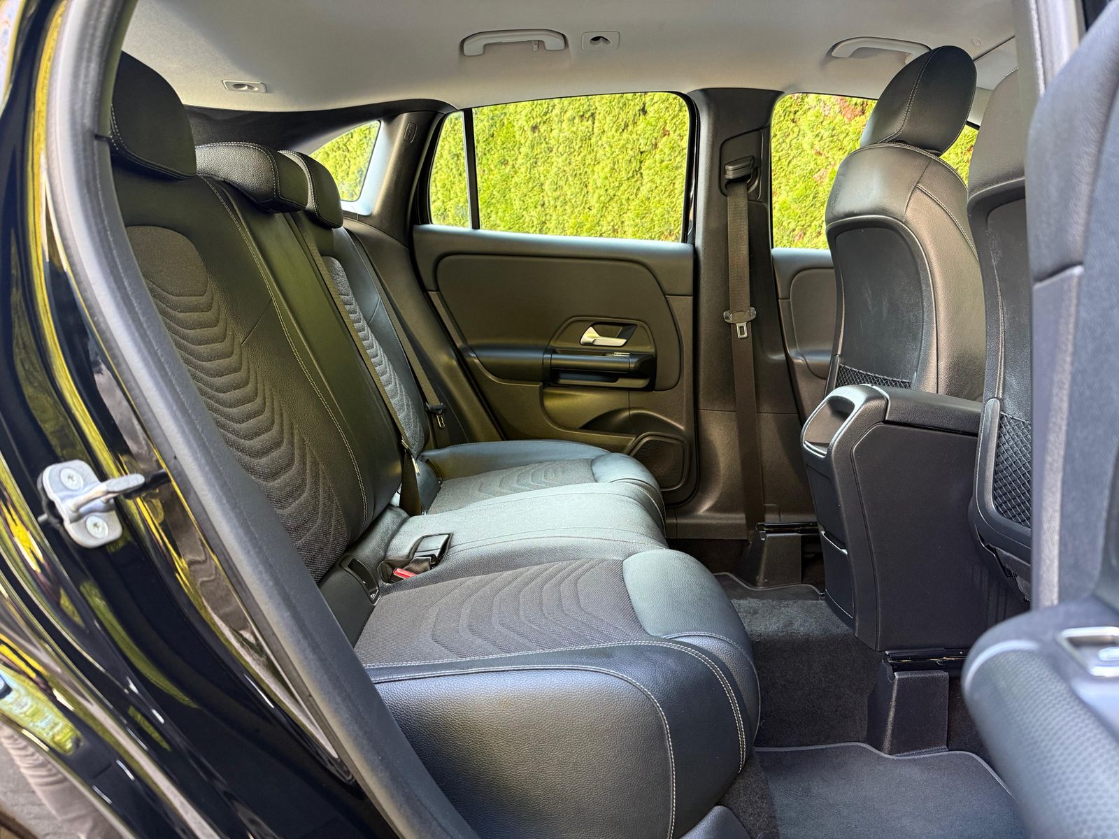 Fahrzeugabbildung Mercedes-Benz GLA 180 7G LED+MBUX+VIRT+SHZ+KAM+PARK+T-LEDER+
