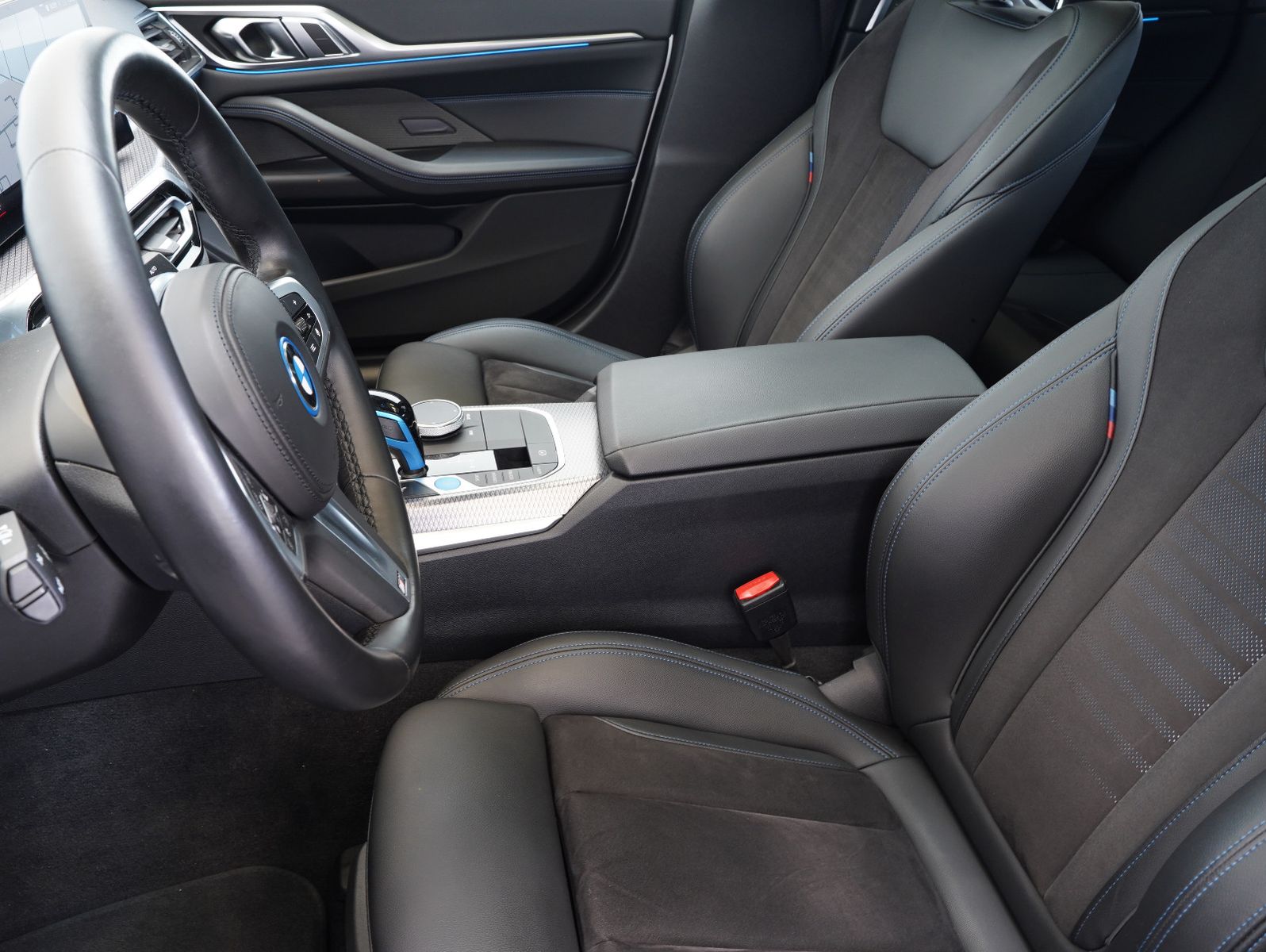 Fahrzeugabbildung BMW i4 Gran Coupe eDrive 40 M Sport SHADOW