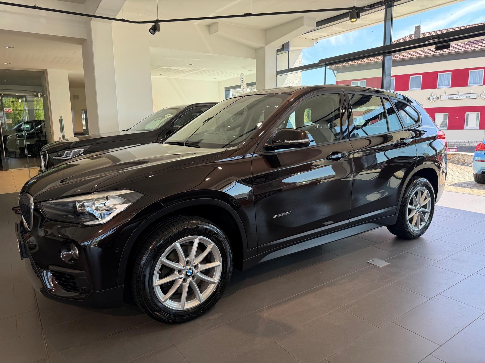 BMW X1 sDrive18i Advantage Navi Tempomat AHK schw.