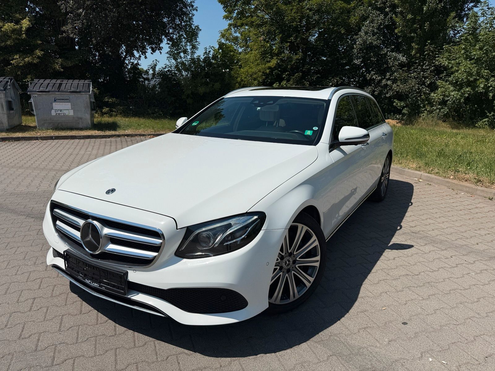 MERCEDES-BENZ Mercedes E350d / Ahk / Volleder/ Schiebedach