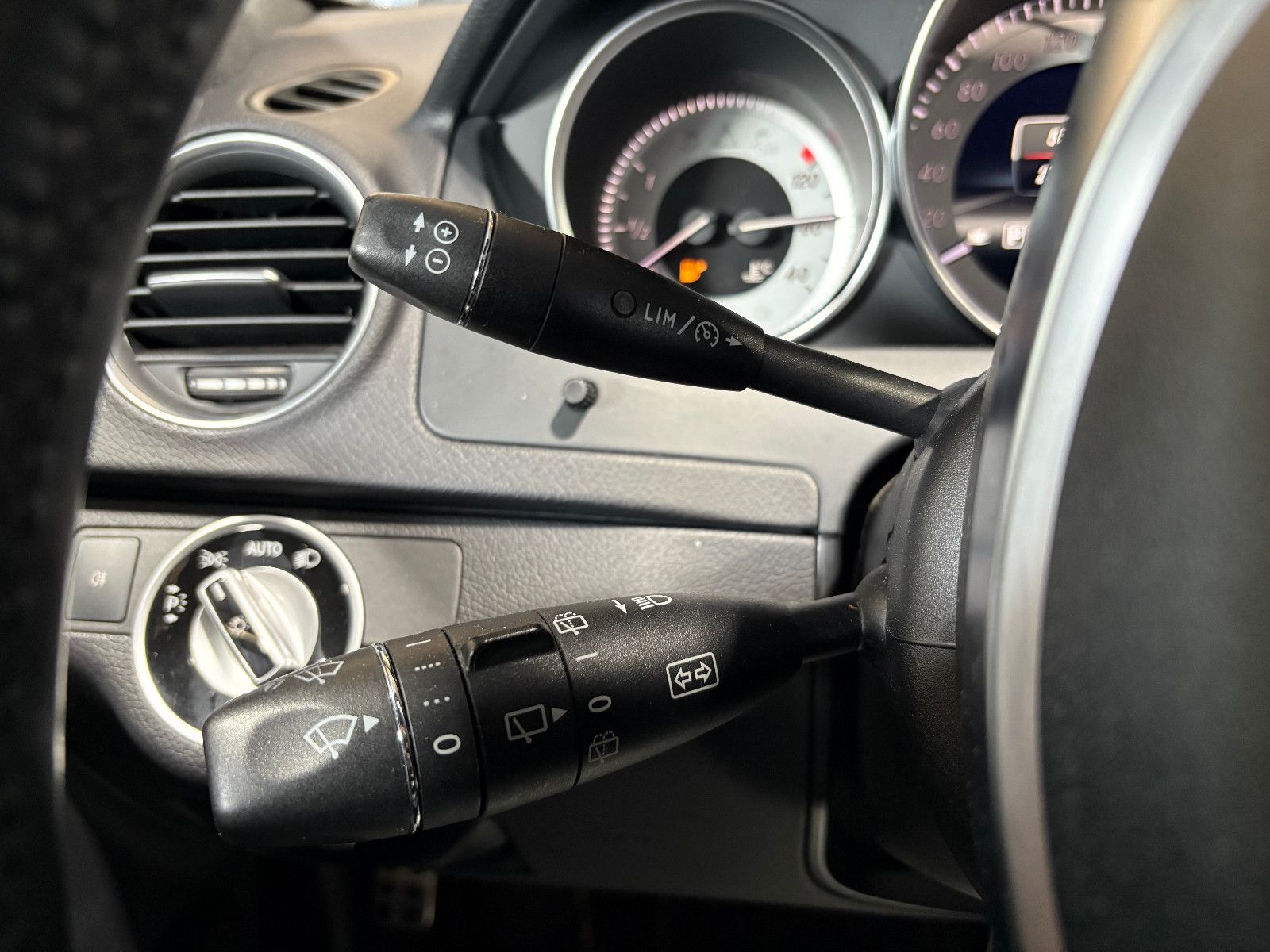 Fahrzeugabbildung Mercedes-Benz C 350 T-Modell CGI BlueEfficiency/PANO/NAVI/SHZ/