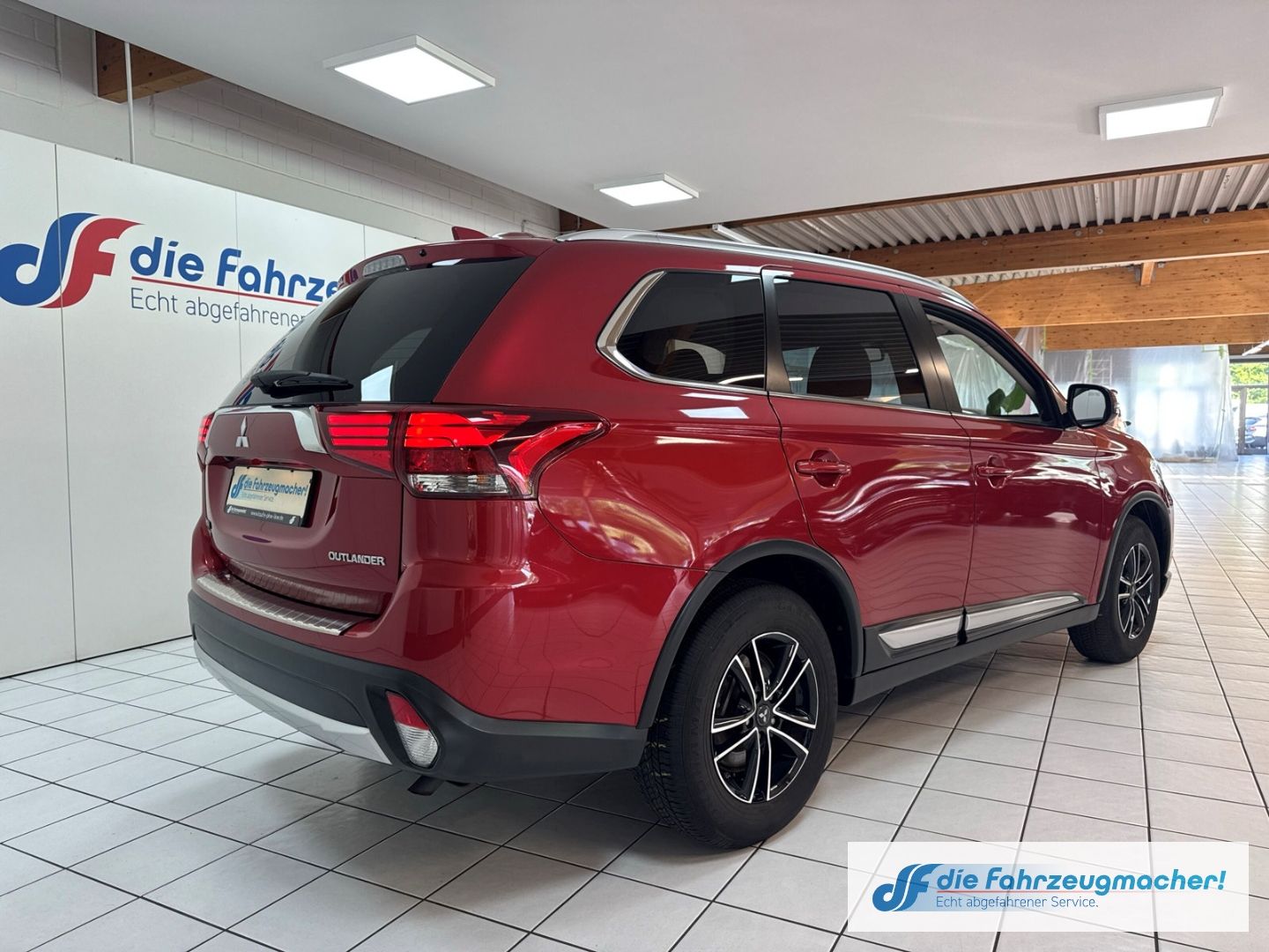 Fahrzeugabbildung Mitsubishi Outlander Edition 100 2WD Apple CarPlay Android
