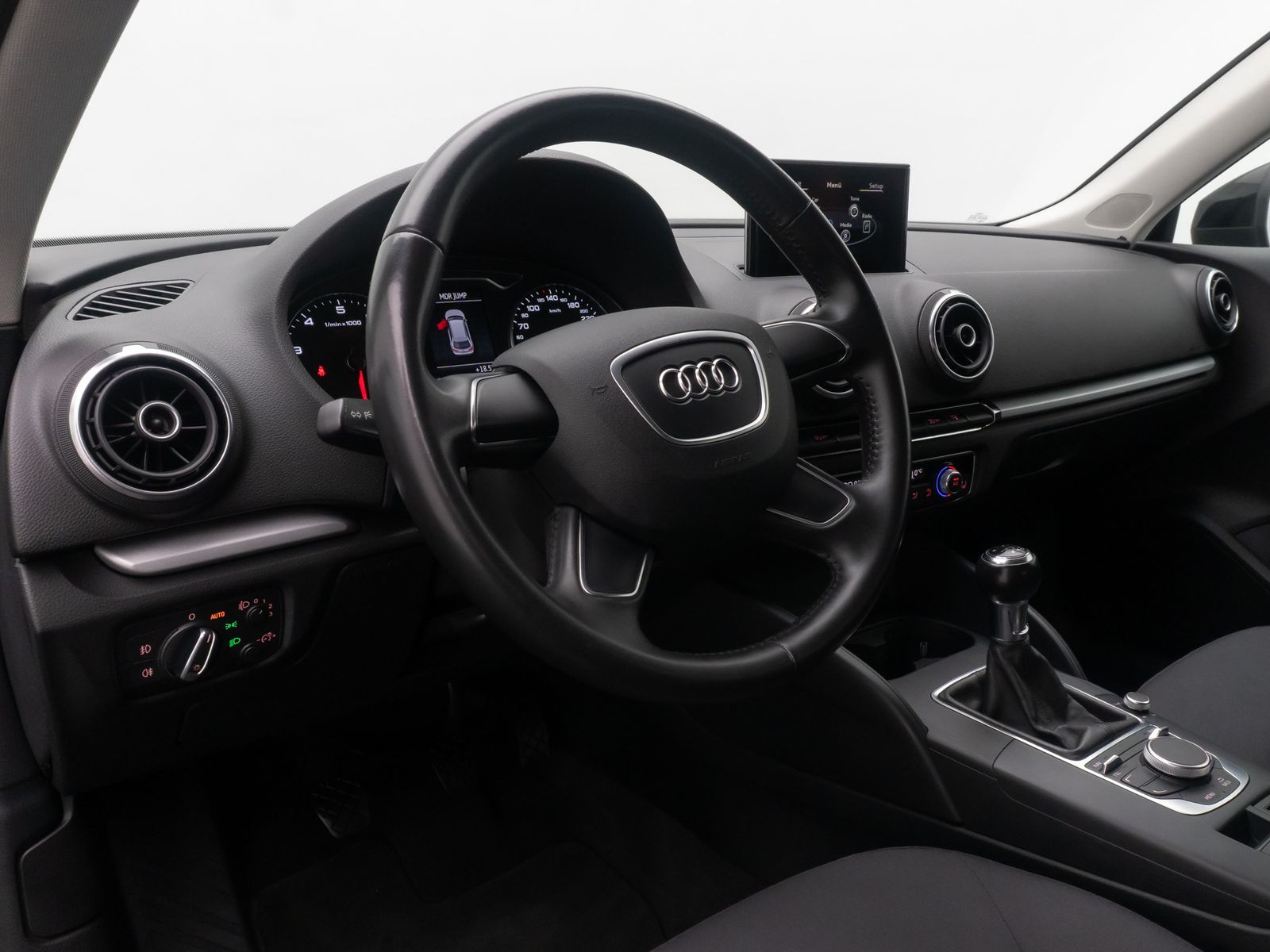 Fahrzeugabbildung Audi A3 Attraction PDC KlimaAut HiFi Sitzheizung LM
