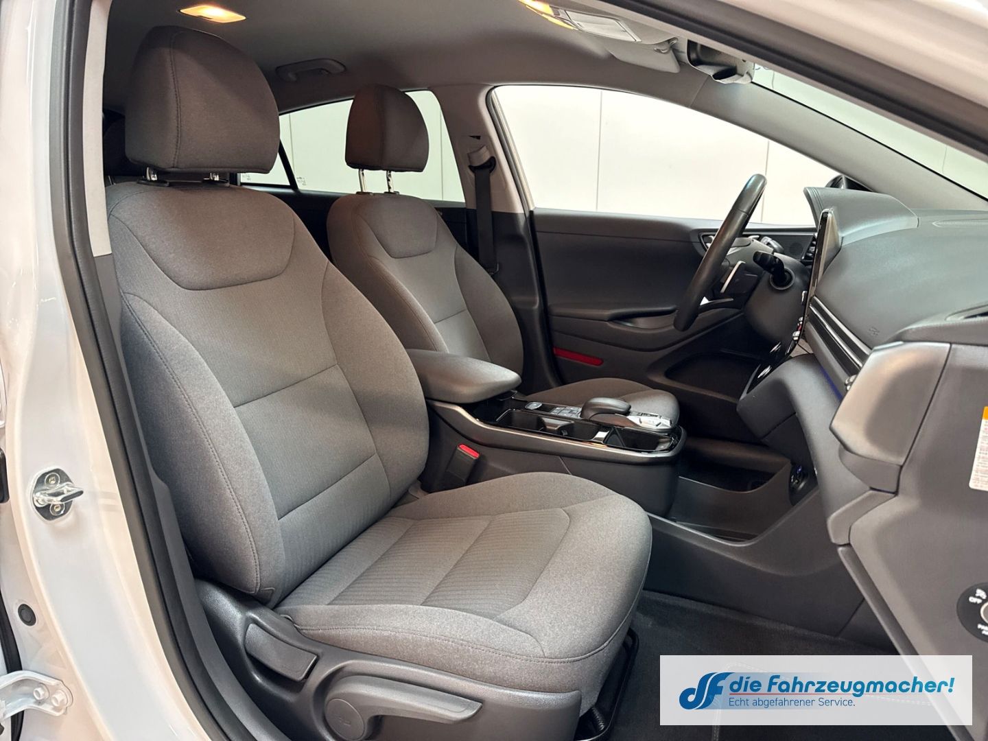 Fahrzeugabbildung Hyundai IONIQ Style Elektro Navi Soundsystem LED ACC App