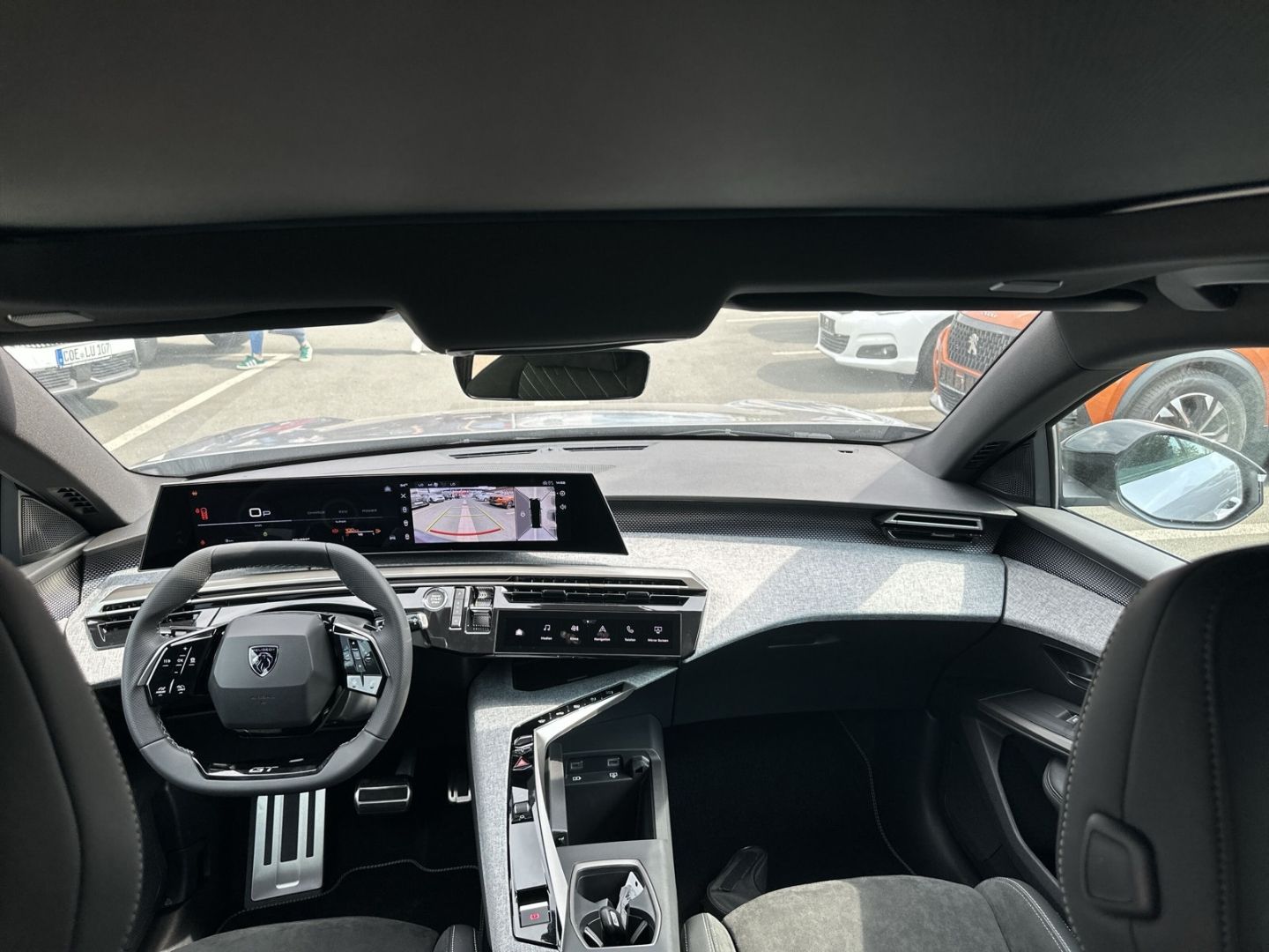 Fahrzeugabbildung Peugeot 5008 GT HYBRID 145 e-DSC6 AHK-abn. Navi ACC