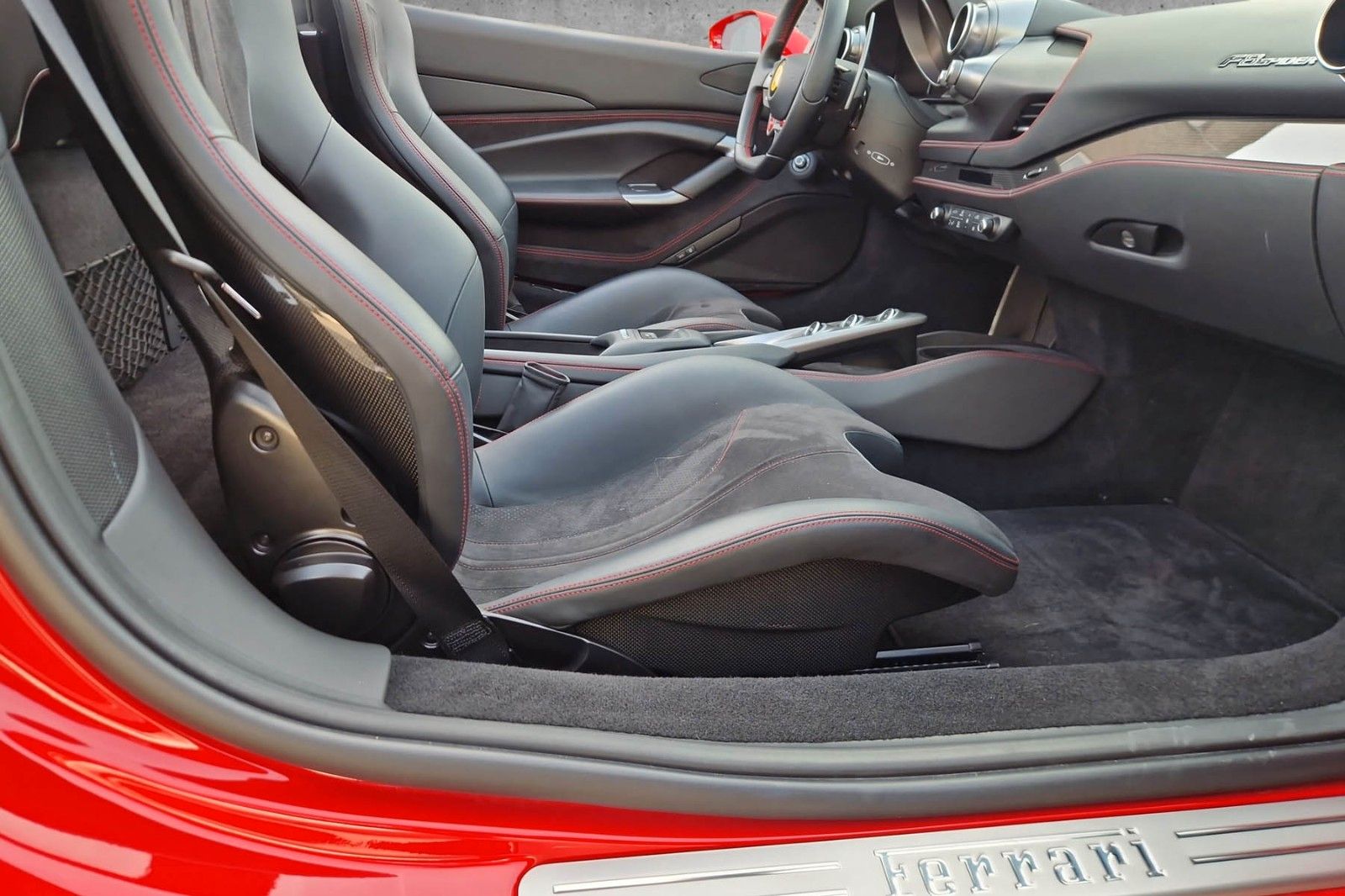 Fahrzeugabbildung Ferrari F8 Spider*1. Hd*dt.Auto*Racing-Sitze*Pista Felge