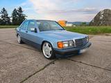 Mercedes-Benz 190E 2.3 5gang in Perlblau - Mercedes-Benz 190 mit Benzin-Antrieb: Limousine, 2.5