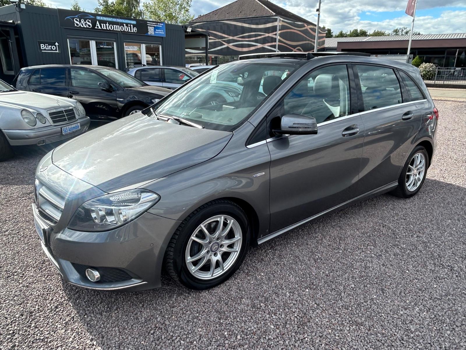 Mercedes-Benz B 200 Sport *Navi*Panorama*Teilleder*Euro5*