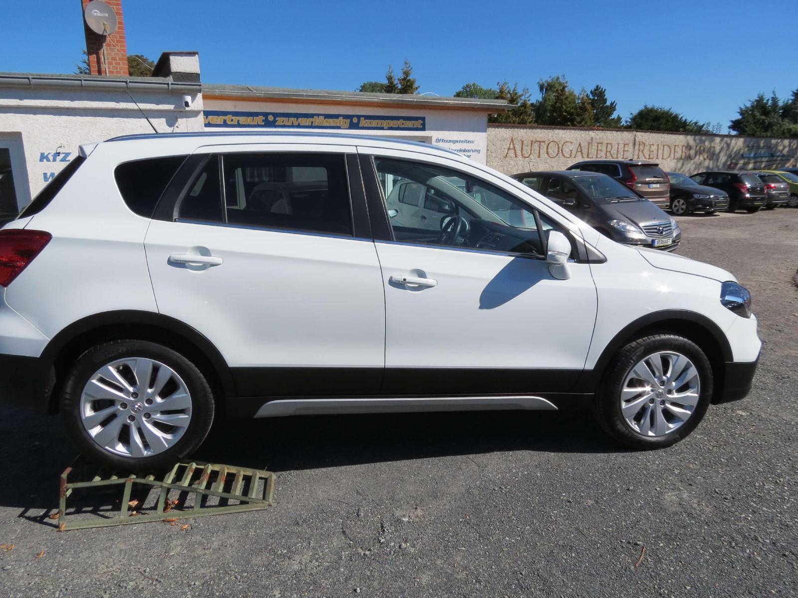 Suzuki SX4 S-Cross Club Automatik   Erst 43300  SR+WR  