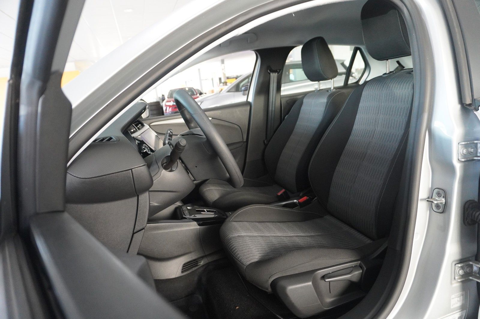 Fahrzeugabbildung Opel Corsa-e F EDITION 7KW NAVI/VIRT/SHZ/DAB/WÄRMEP.