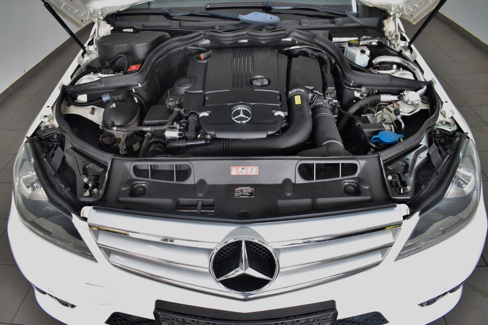 Fahrzeugabbildung Mercedes-Benz C 200 AMG Line BE T.Leder,Navi,SH,PDC,SR+WR