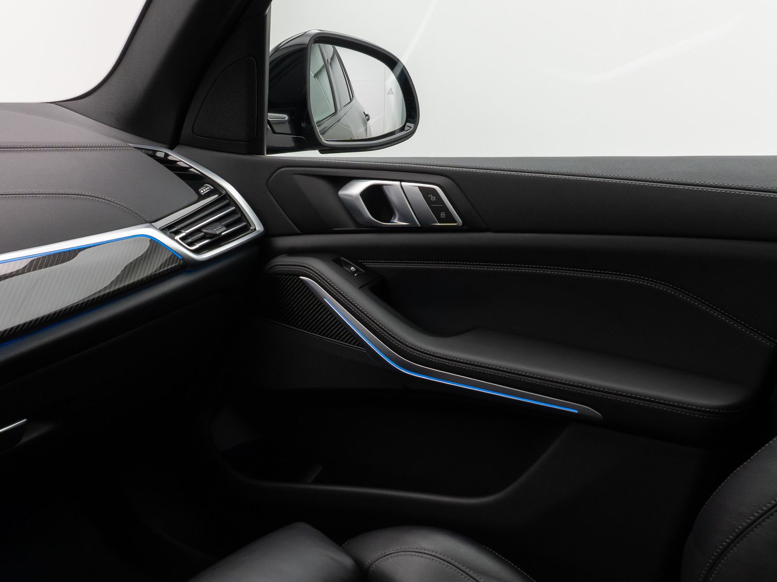 Fahrzeugabbildung BMW X5 xD45e M Sport Panorama Laser 360°HUD DAB HiFi