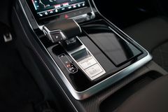 AUDI Q8 60 TFSI e | Pano | HuD | B&O | Carbon | Nardo AUDI Q8 60 TFSI e | Pano | HuD | B&O | Carbon | Nardo