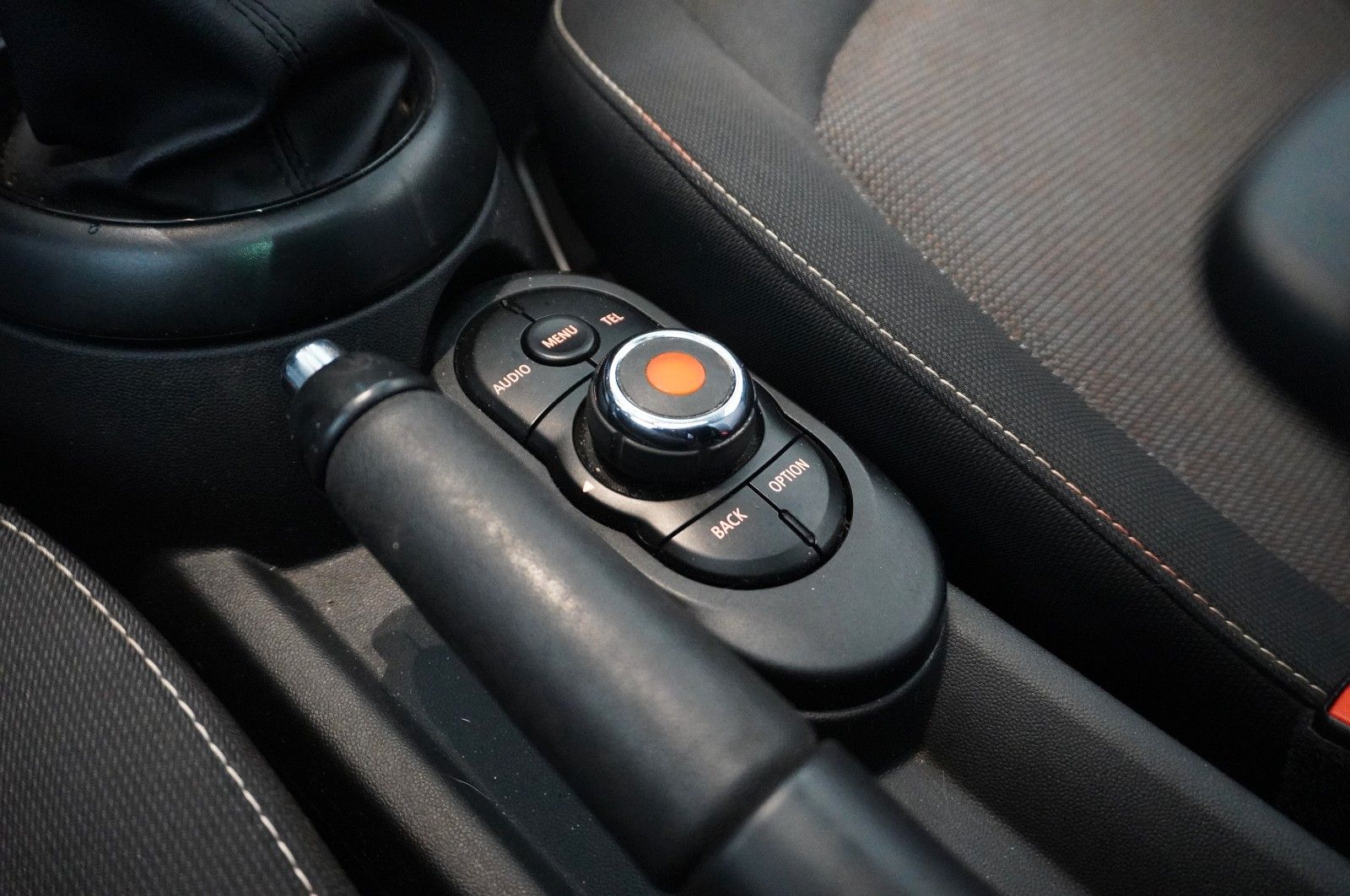 Fahrzeugabbildung MINI COOPER 1.5 3-TÜR PANO./SHZ/KLIMA/BT