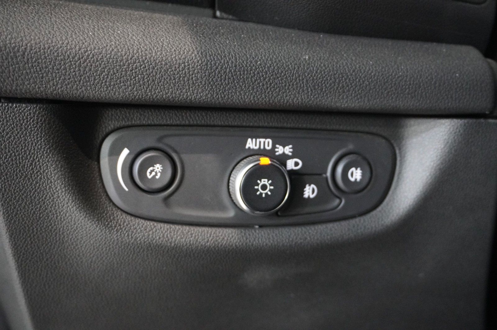 Fahrzeugabbildung Opel Insignia B ST 2.0D ELEGANCE NAVI/HUD/KAMERA/AHK