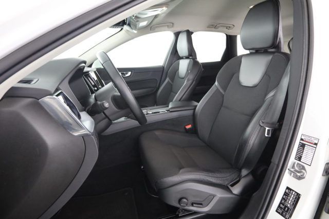 Volvo VOLVO XC60 XC60 B4 (d) automatico Momentum Pro imagem 2