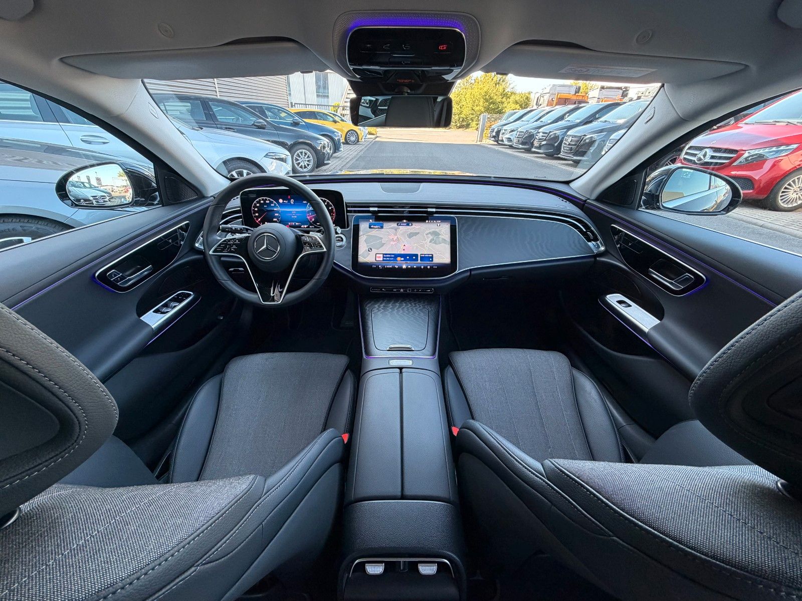 Fahrzeugabbildung Mercedes-Benz E 200 T AVANTGARDE+DISTR+MBUX+AHK+KEYL+LED+TOTW+