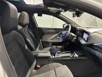 Fotografie 6 des Opel Astra 1.2 Turbo Automatik Ultimate