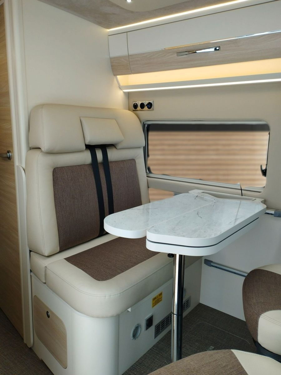 Fahrzeugabbildung Eura Mobil Van V 635 HB Captain-Chair-Sitze, Skyroof, RFK