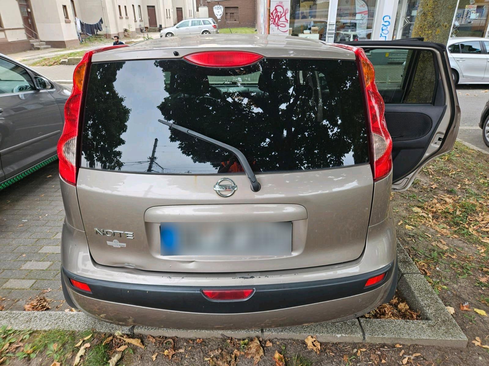 Nissan Note 2007 — салон