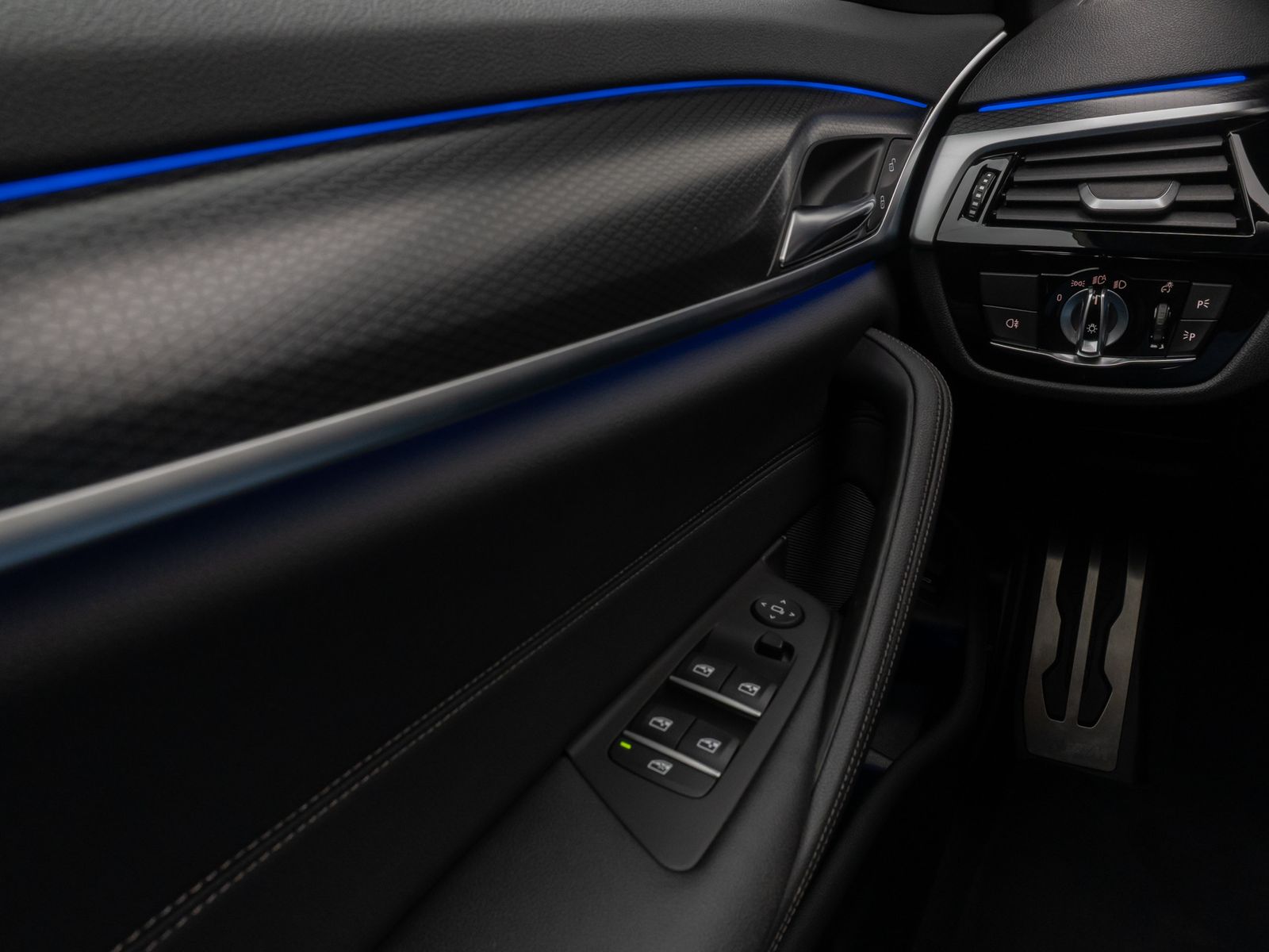 Fahrzeugabbildung BMW 530i M Sport Kamera DAB CockPitPro Komfort Alarm