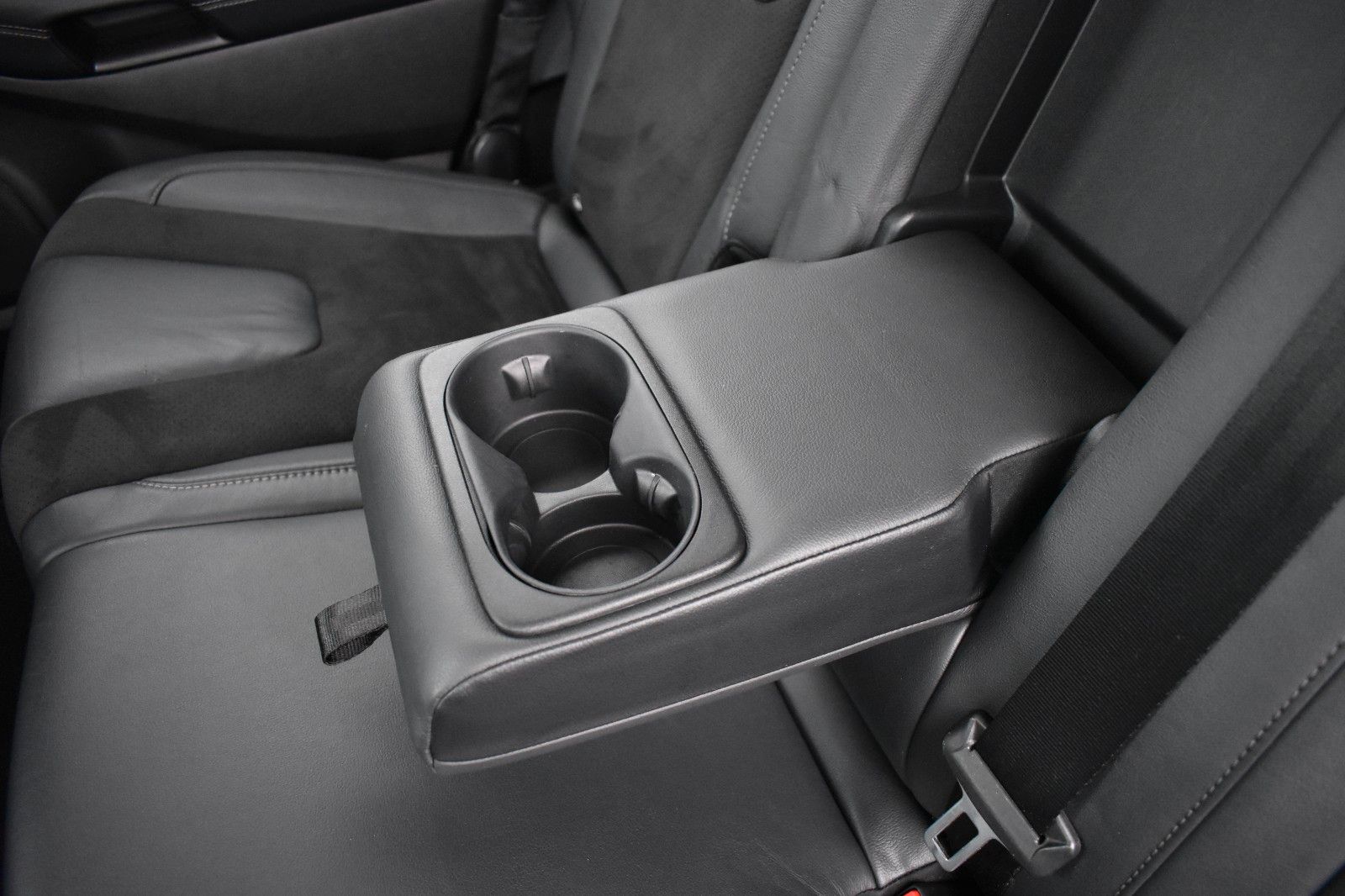 Fahrzeugabbildung Ford Edge ST-Line 4x4 Kamera Sitzbelüftung ACC