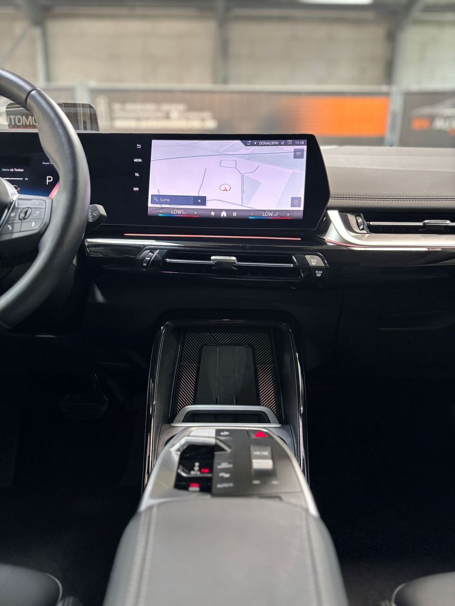 Fahrzeugabbildung BMW 218 Active Tourer Luxury Line Pano#HeadUp#H&K#Ka