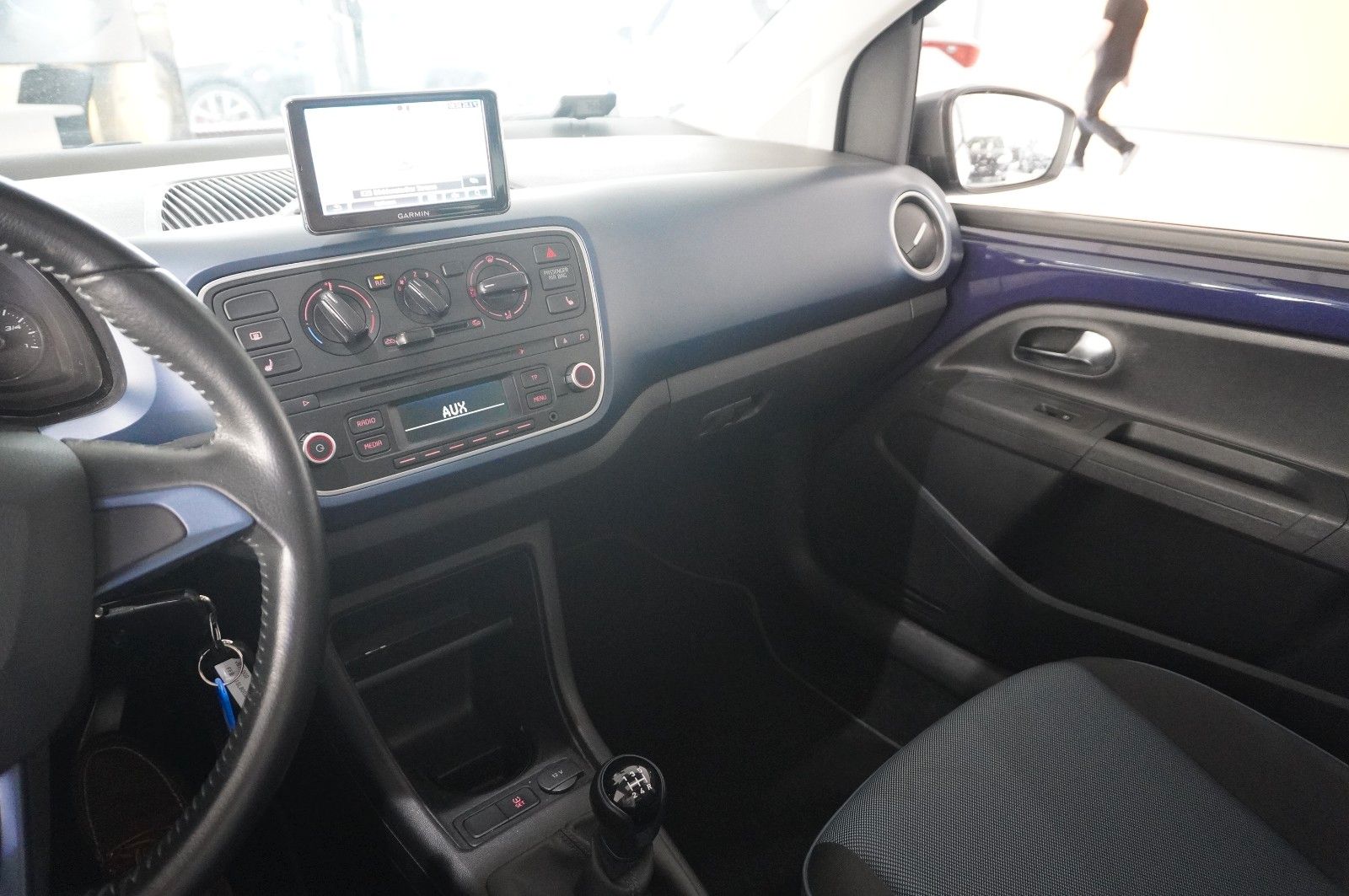 Fahrzeugabbildung SEAT Mii 1.0 CONNECT 5-TÜR NAVI/SPORT/SHZ/PANO./PDC