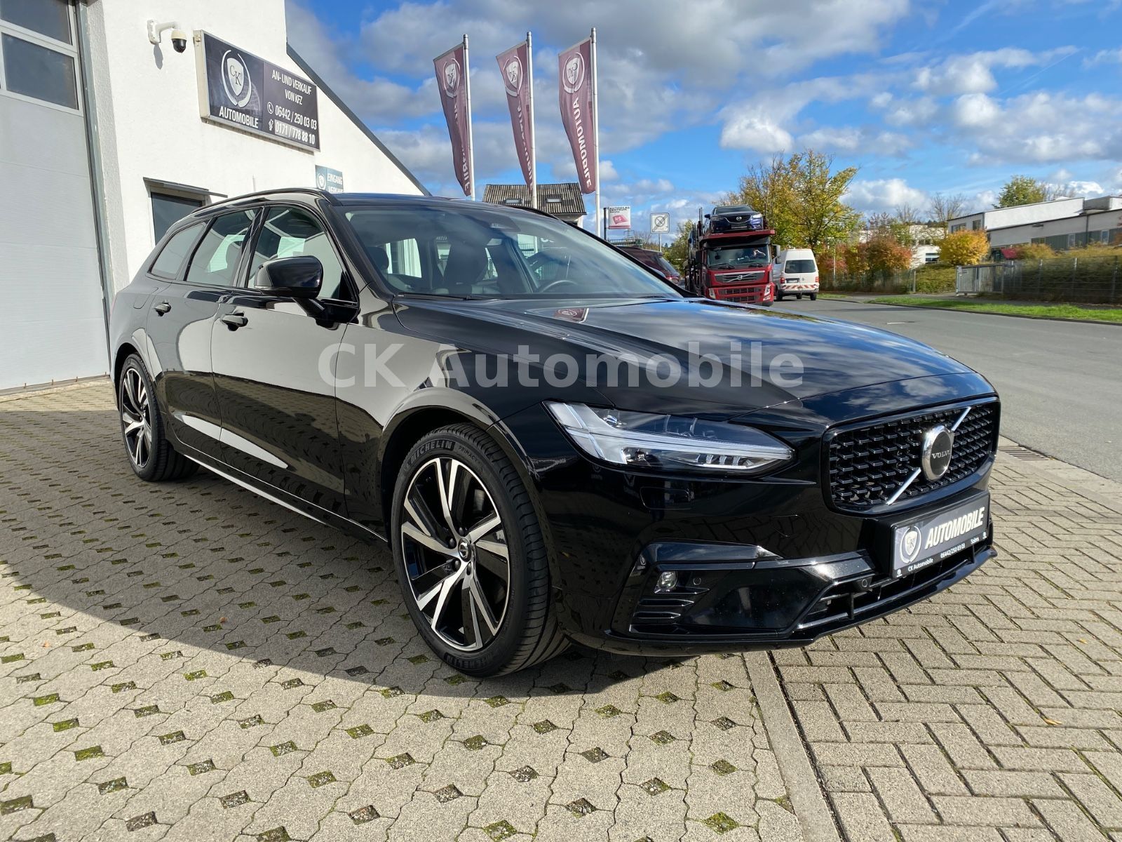 Fahrzeugabbildung Volvo V90 B5 Ultimate Dark AWD/BLIS/Pano/Head-Up/AHK