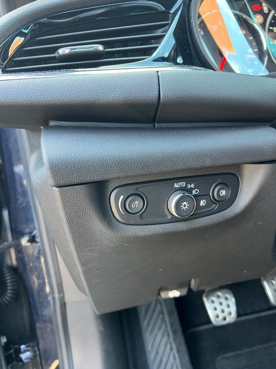 Opel Insignia B ST Scheckheft Navi Klima LED Pano AHK