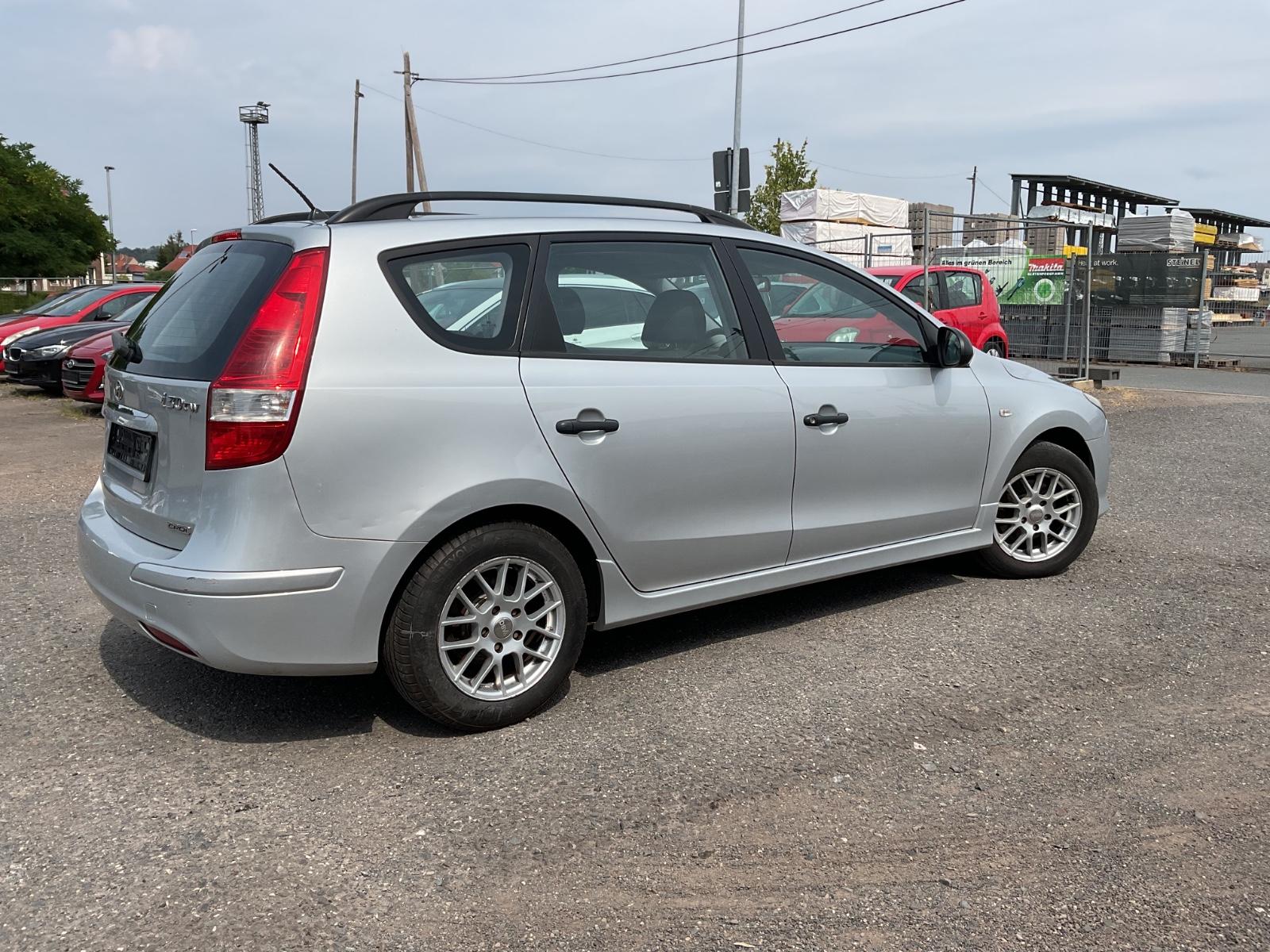 Hyundai i30 2010 — engine 1.582 cm³, 90 HP (66kW)